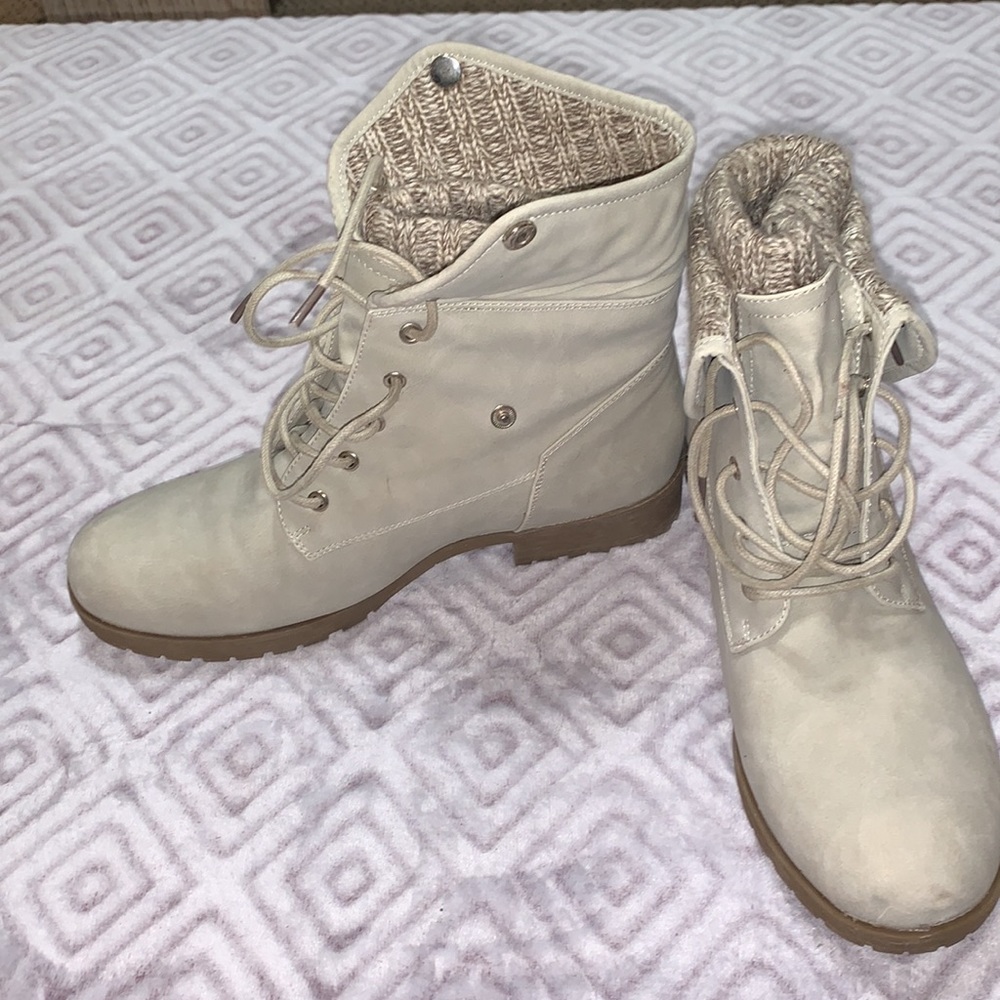 Winter Boots - Picture 3 of 4